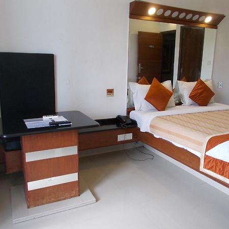 Lotus Comfort - A Pondy Hotel Pondicherry Esterno foto