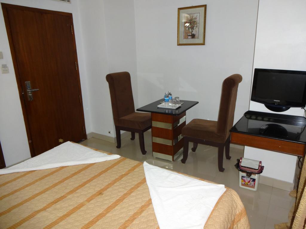 Lotus Comfort - A Pondy Hotel Pondicherry Esterno foto