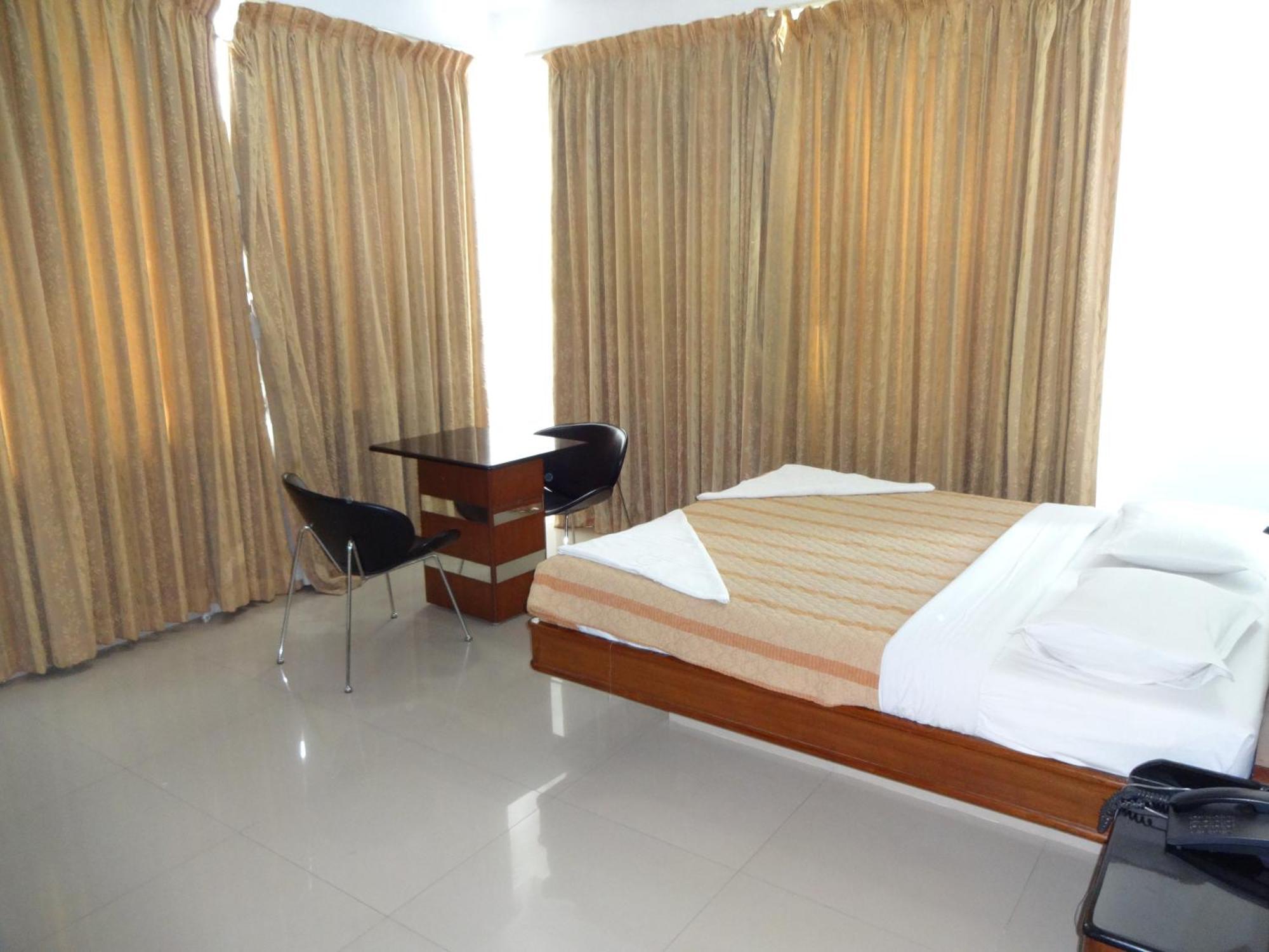 Lotus Comfort - A Pondy Hotel Pondicherry Esterno foto