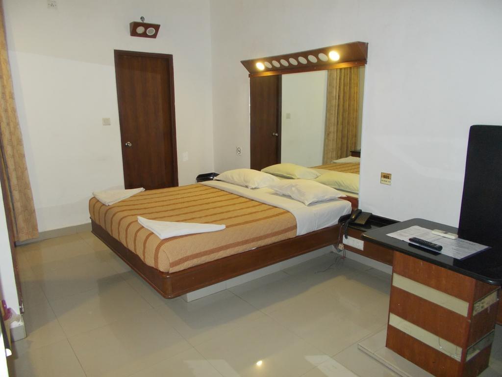 Lotus Comfort - A Pondy Hotel Pondicherry Esterno foto